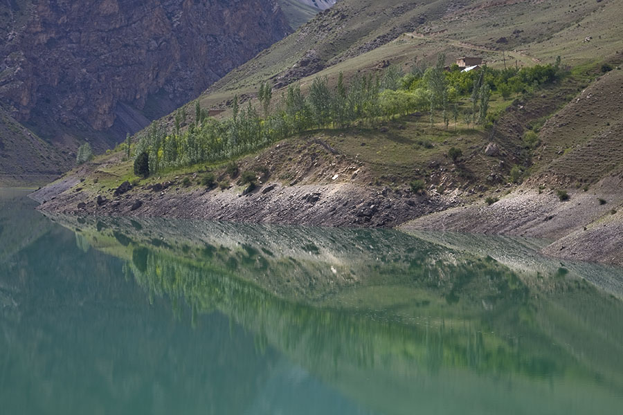 Nofin, een van de Marguzor meren in het westen van Tadzjikistan
