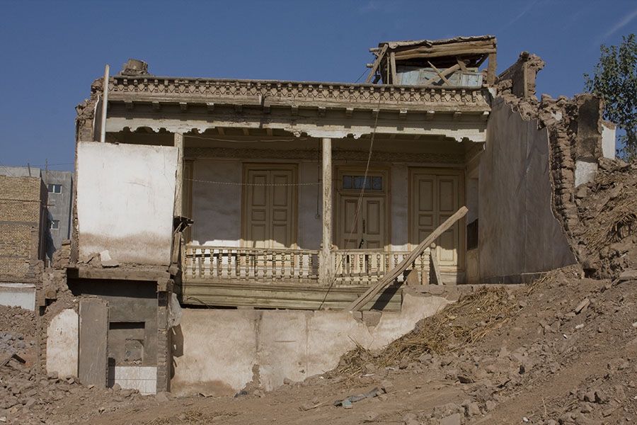 Traditioneel Oeigoers huis dat wordt gesloopt in Kashgar